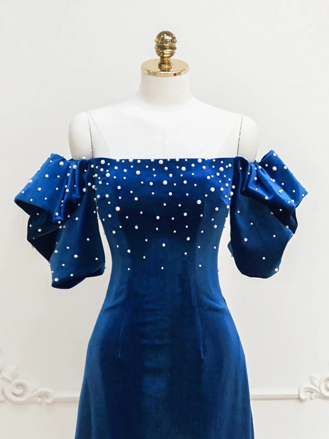 A-Line Blue Velvet Short Prom Dress with Pearls Off the Shoulder Evening Party Dress Homecoming Dress