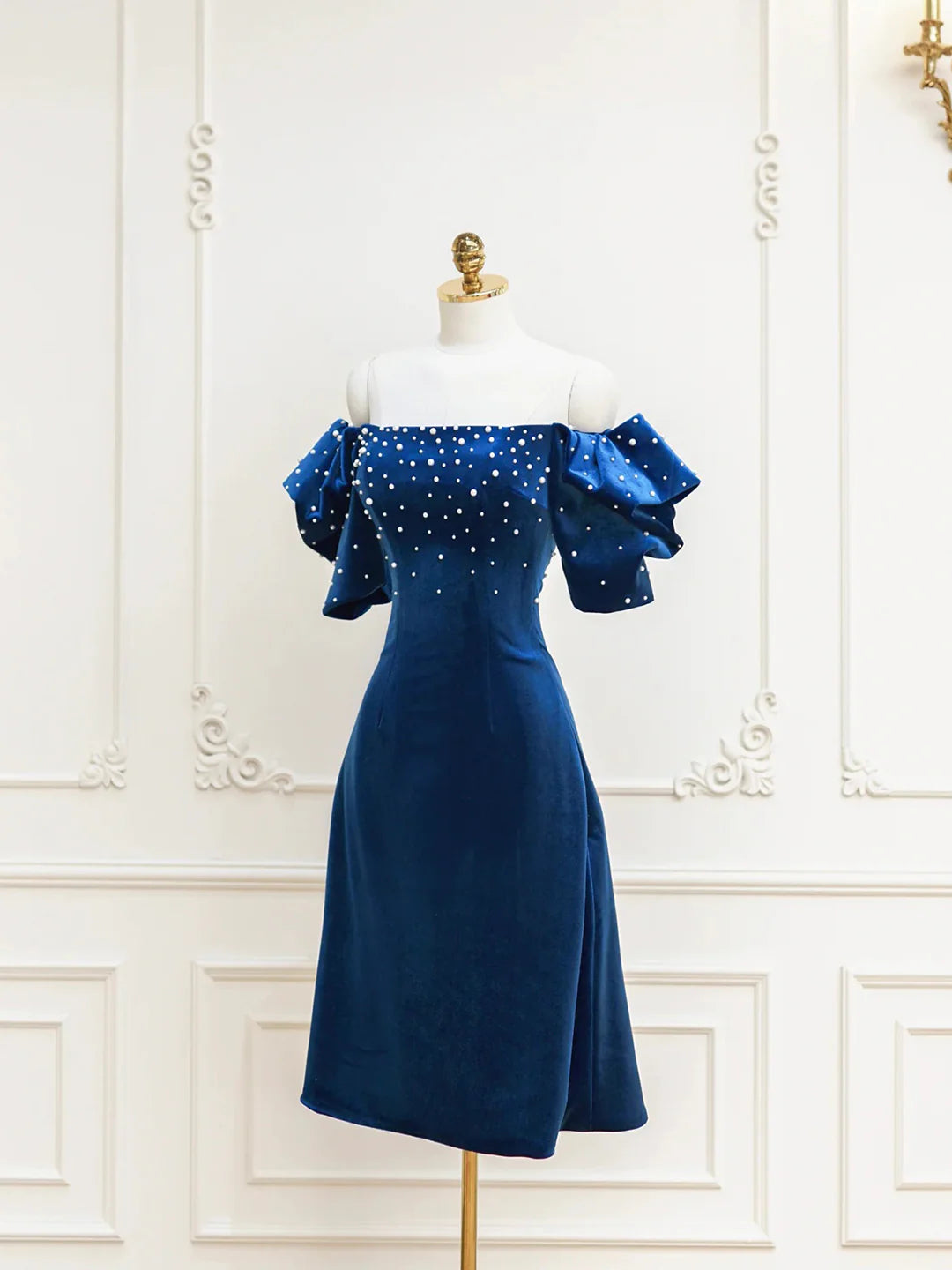 A-Line Blue Velvet Short Prom Dress with Pearls Off the Shoulder Evening Party Dress Homecoming Dress