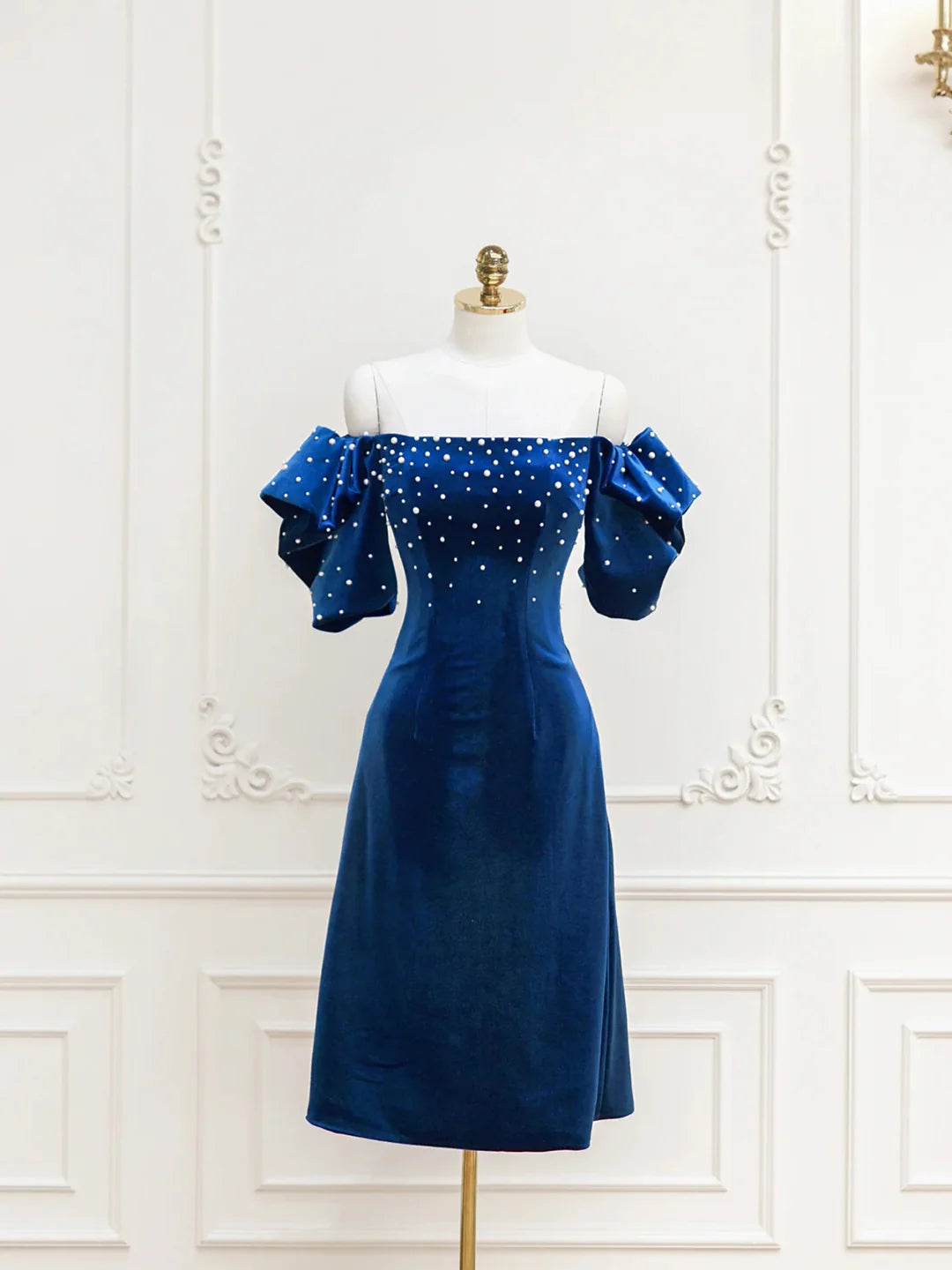 A-Line Blue Velvet Short Prom Dress with Pearls Off the Shoulder Evening Party Dress Homecoming Dress