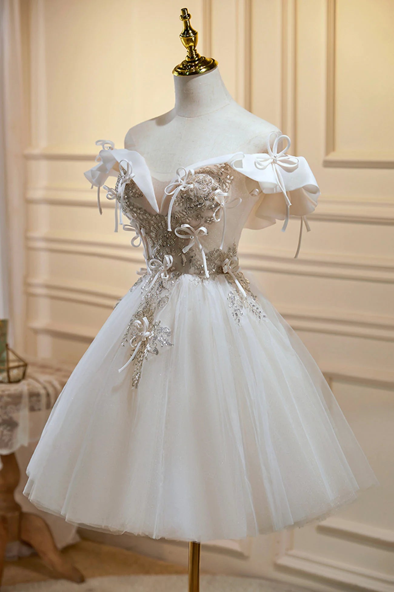 A-Line Champagne Lace Short Prom Dress Homecoming Party Dress