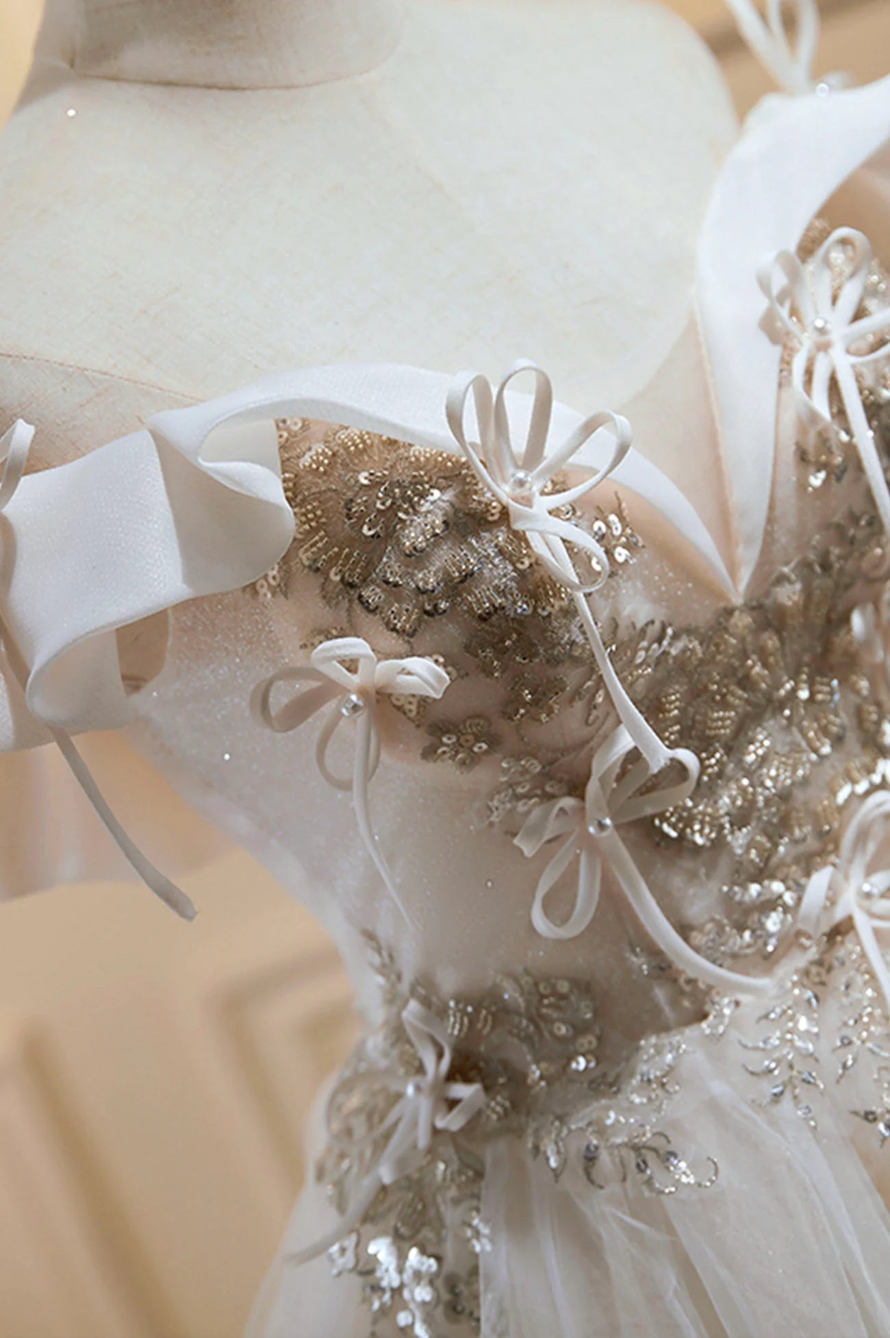 A-Line Champagne Lace Short Prom Dress Homecoming Party Dress