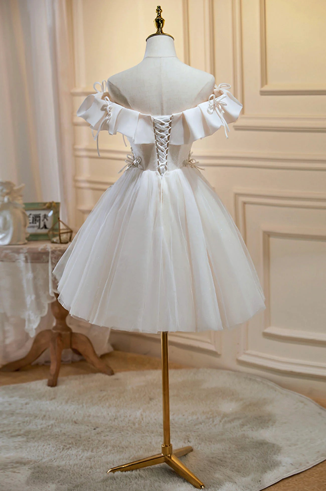 A-Line Champagne Lace Short Prom Dress Homecoming Party Dress