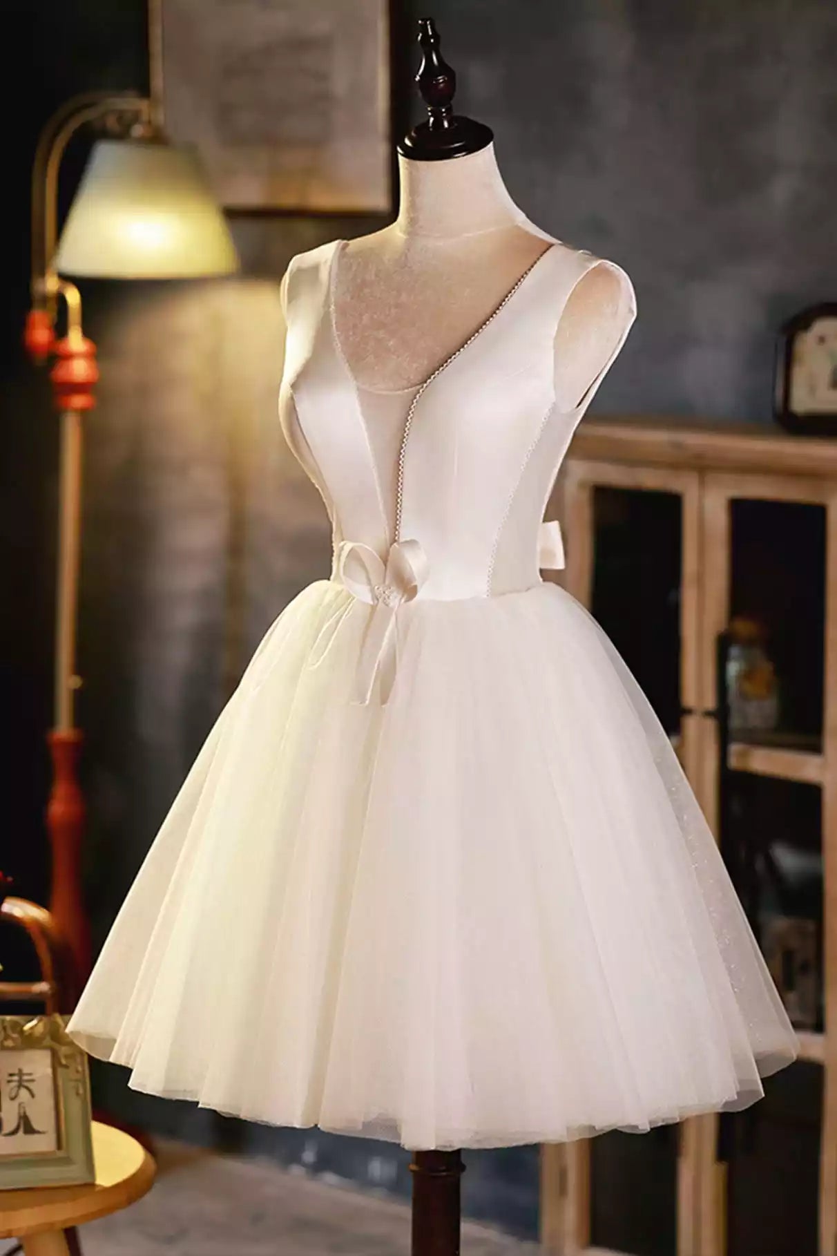 A-Line Champagne V-Neck Tulle Short Prom Dress Evening Party Dress