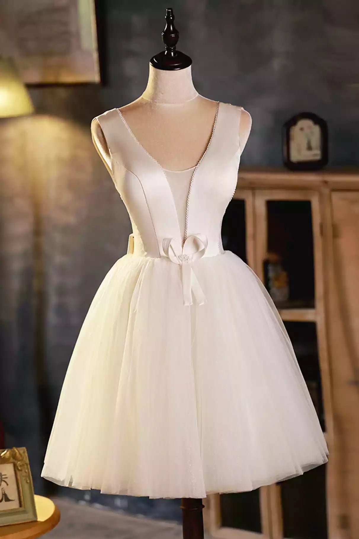 A-Line Champagne V-Neck Tulle Short Prom Dress Evening Party Dress