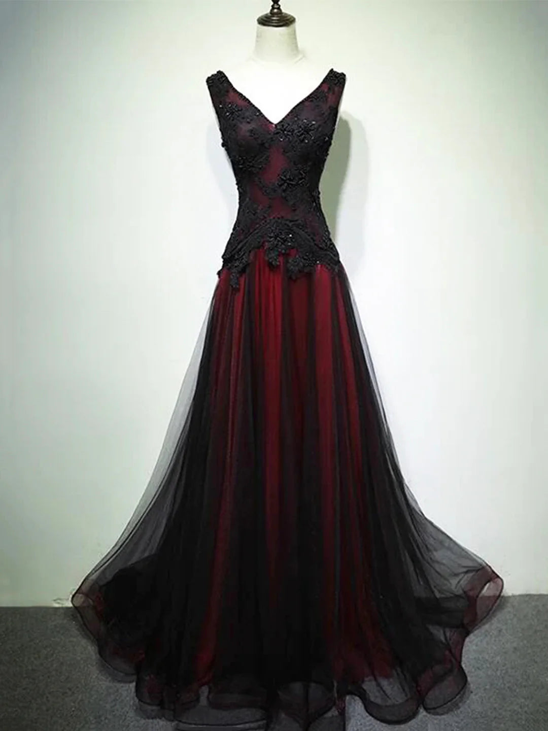 Beautiful A-Line Black and Red V-Neck Lace Long Prom Dress Evening Party Dress