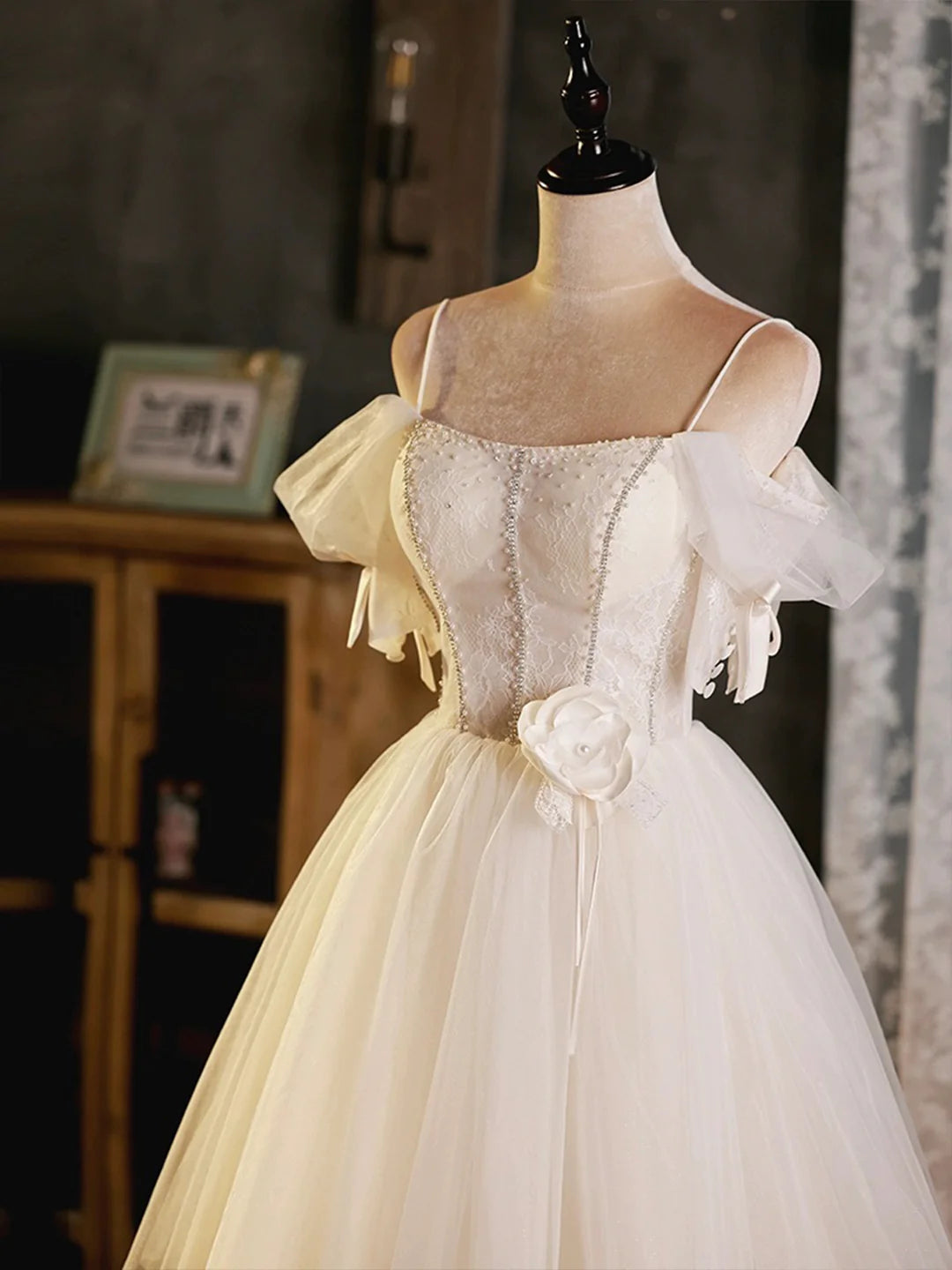 Beautiful A-Line Light Champagne Spaghetti Strap Tulle Evening Prom Dress Party Dress