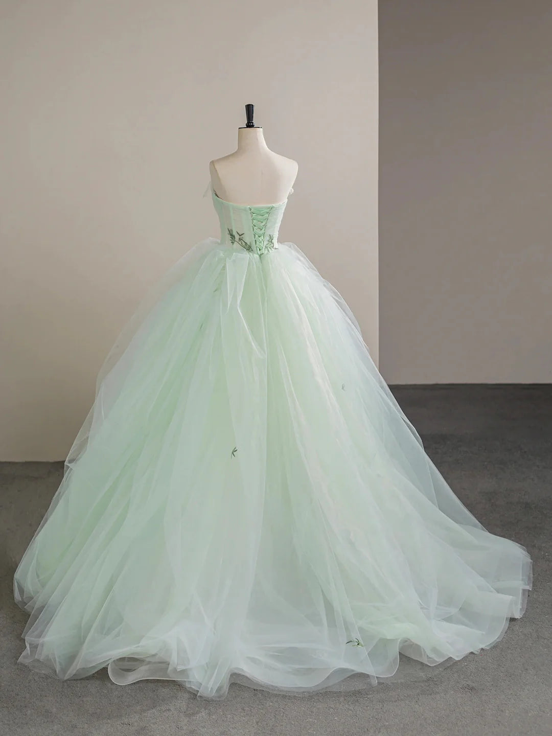 Beautiful Strapless Light Green Tulle Floor Length Prom Dress A-Line Evening Party Dress Wedding Dresses