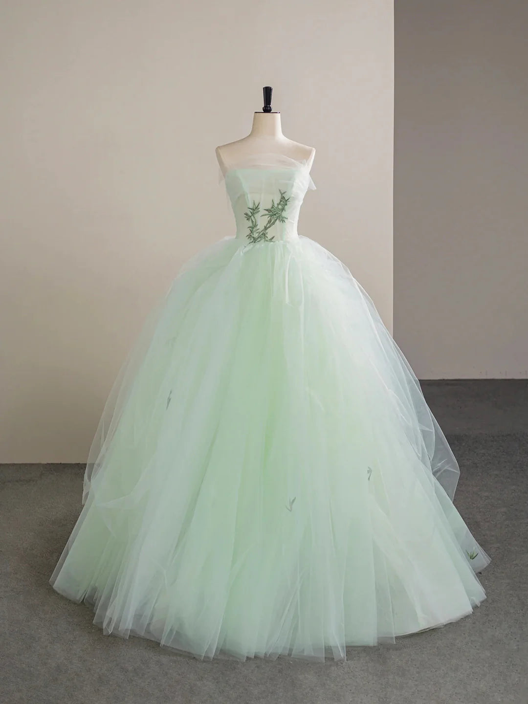 Beautiful Strapless Light Green Tulle Floor Length Prom Dress A-Line Evening Party Dress Wedding Dresses
