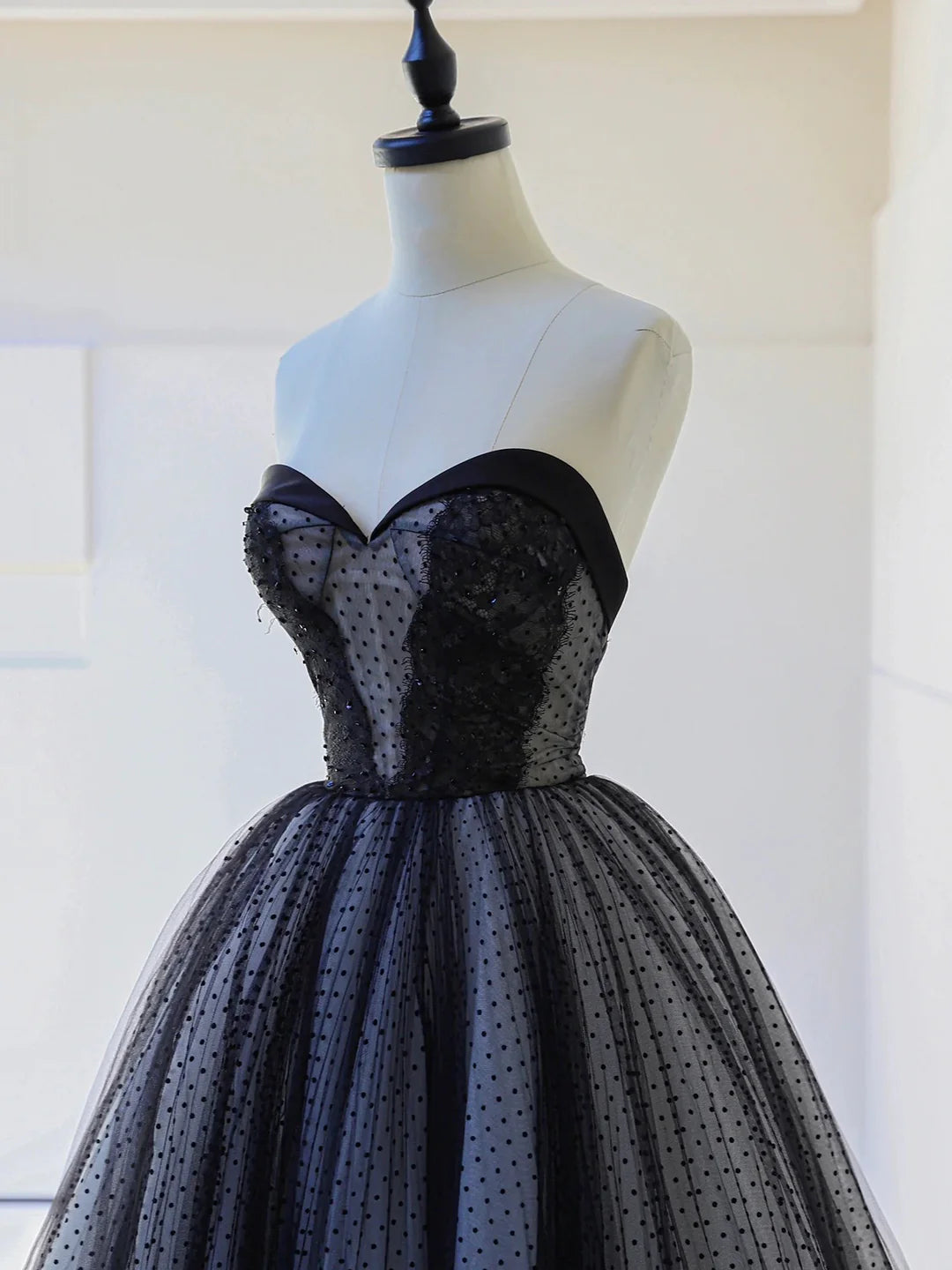 Black A-Line Sweetheart Neck Black Strapless Tulle Lace Long Prom Dress Evening Party Dress