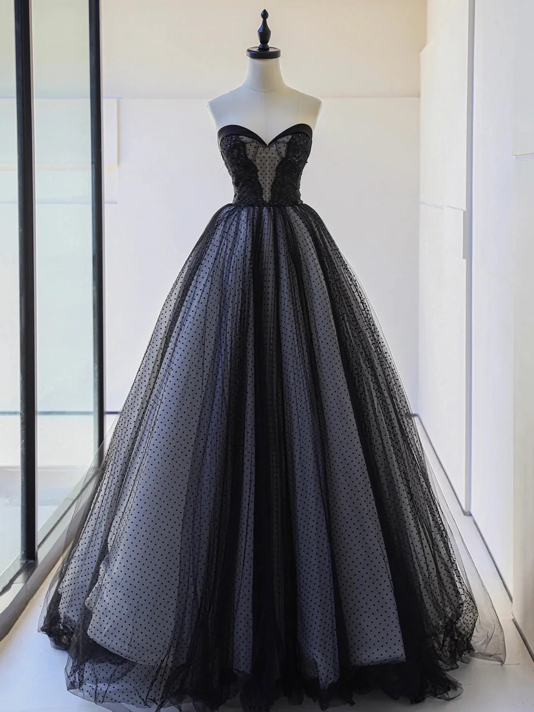 Black A-Line Sweetheart Neck Black Strapless Tulle Lace Long Prom Dress Evening Party Dress