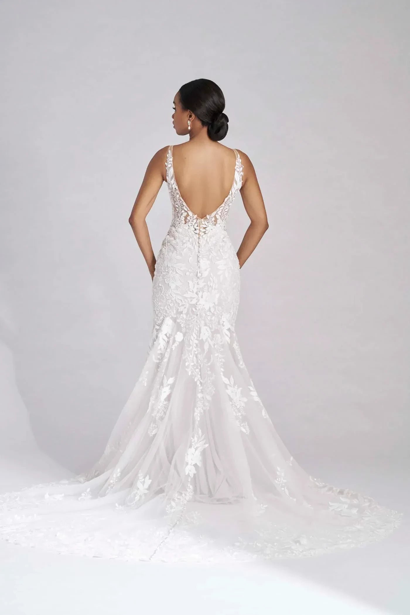 Breathtaking Trumpet Plunging V Neck Sleeveless Lace Back Floor Length Wedding Dress