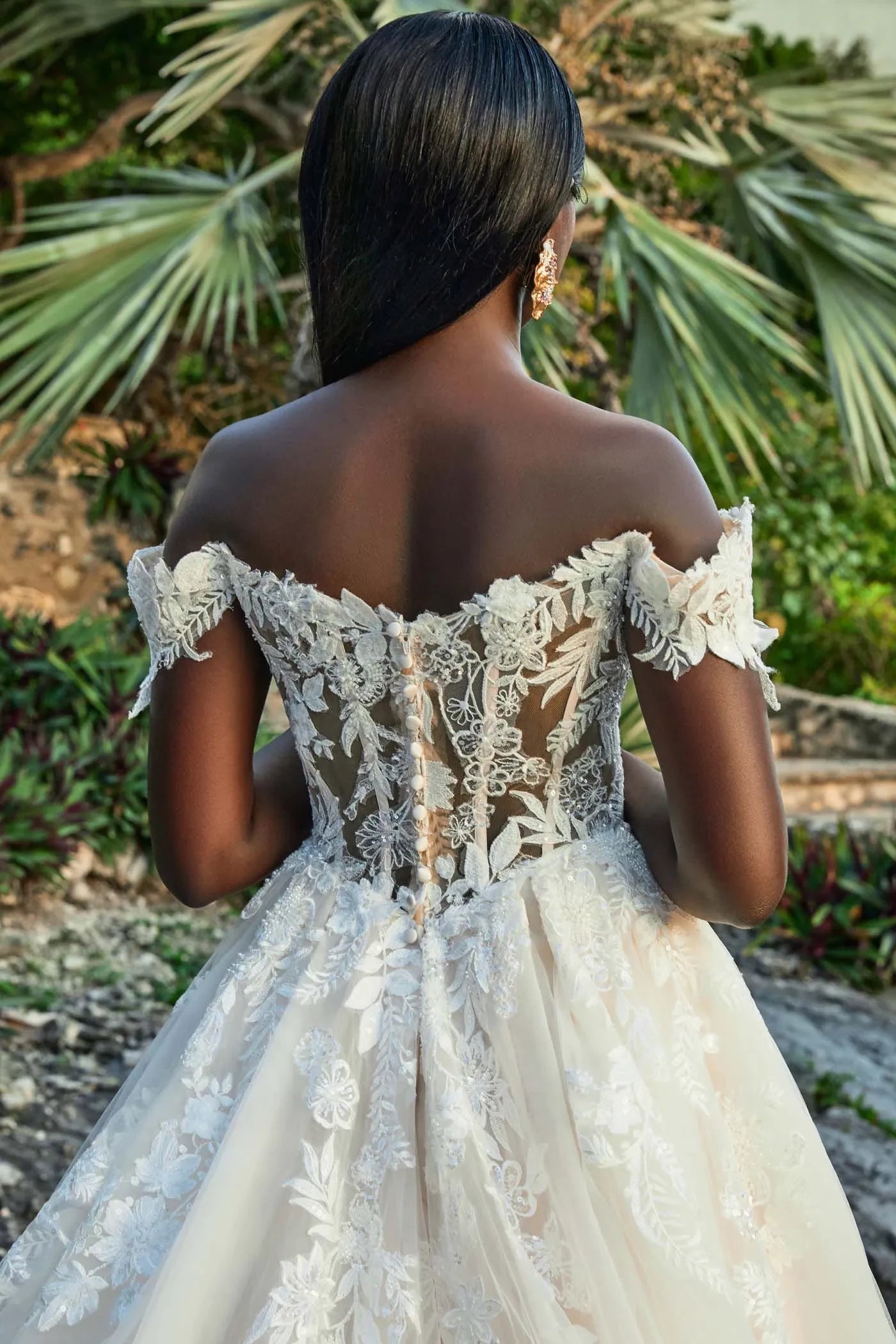 Captivating Ball Gown Off Shoulder Short Sleeve Lace Back Floor Length Wedding Dress