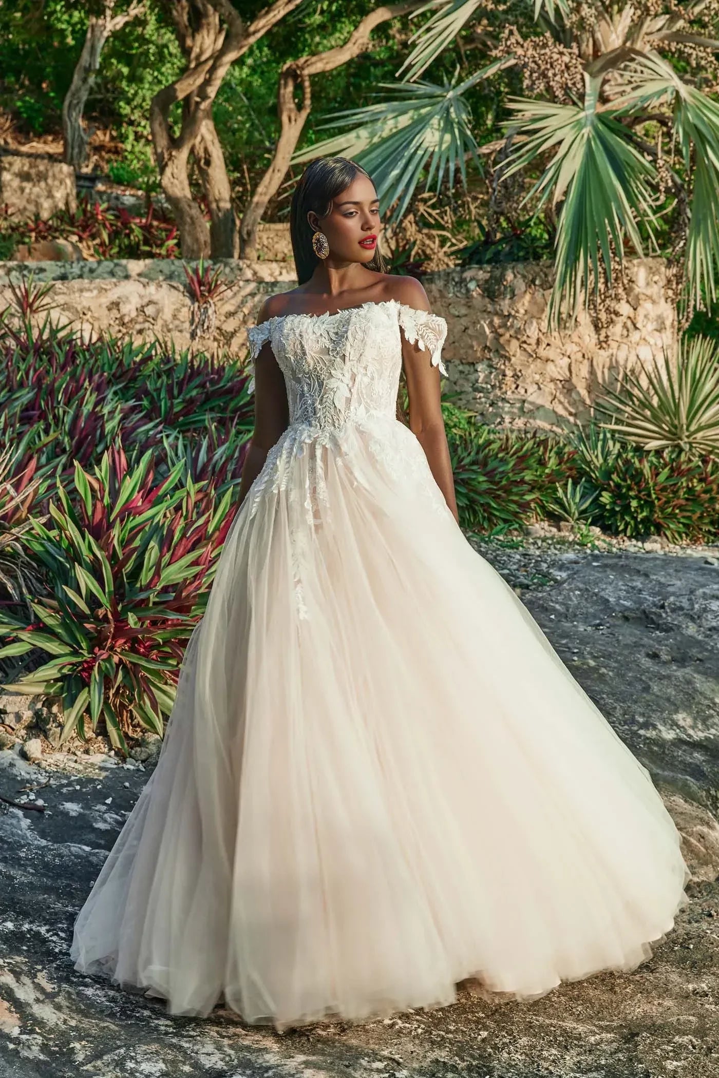 Captivating Ball Gown Off Shoulder Short Sleeve Lace Back Floor Length Wedding Dress