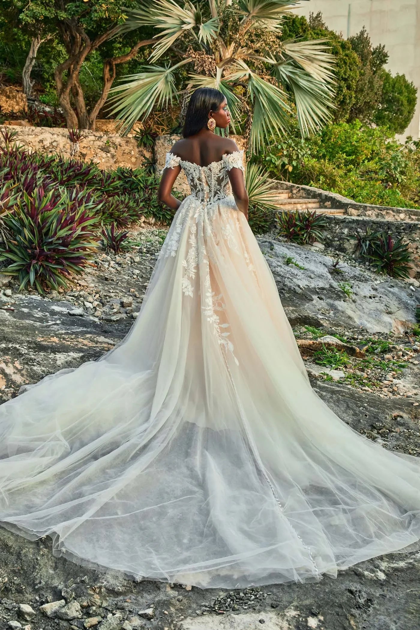 Captivating Ball Gown Off Shoulder Short Sleeve Lace Back Floor Length Wedding Dress
