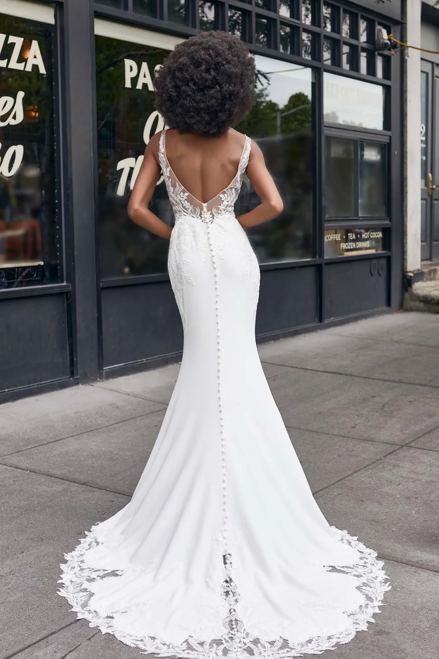 Captivating Trumpet Plunging V Neck Sleeveless Lace Back Floor Length Wedding Dress