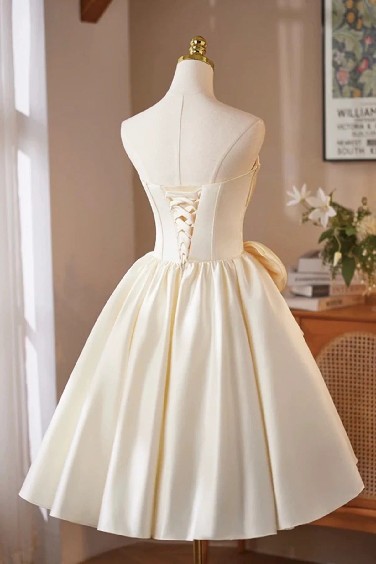 Champagne Satin Short Knee length Prom Dress Lovely A-Line Strapless Party Dress with Corset Homecoming Dresses