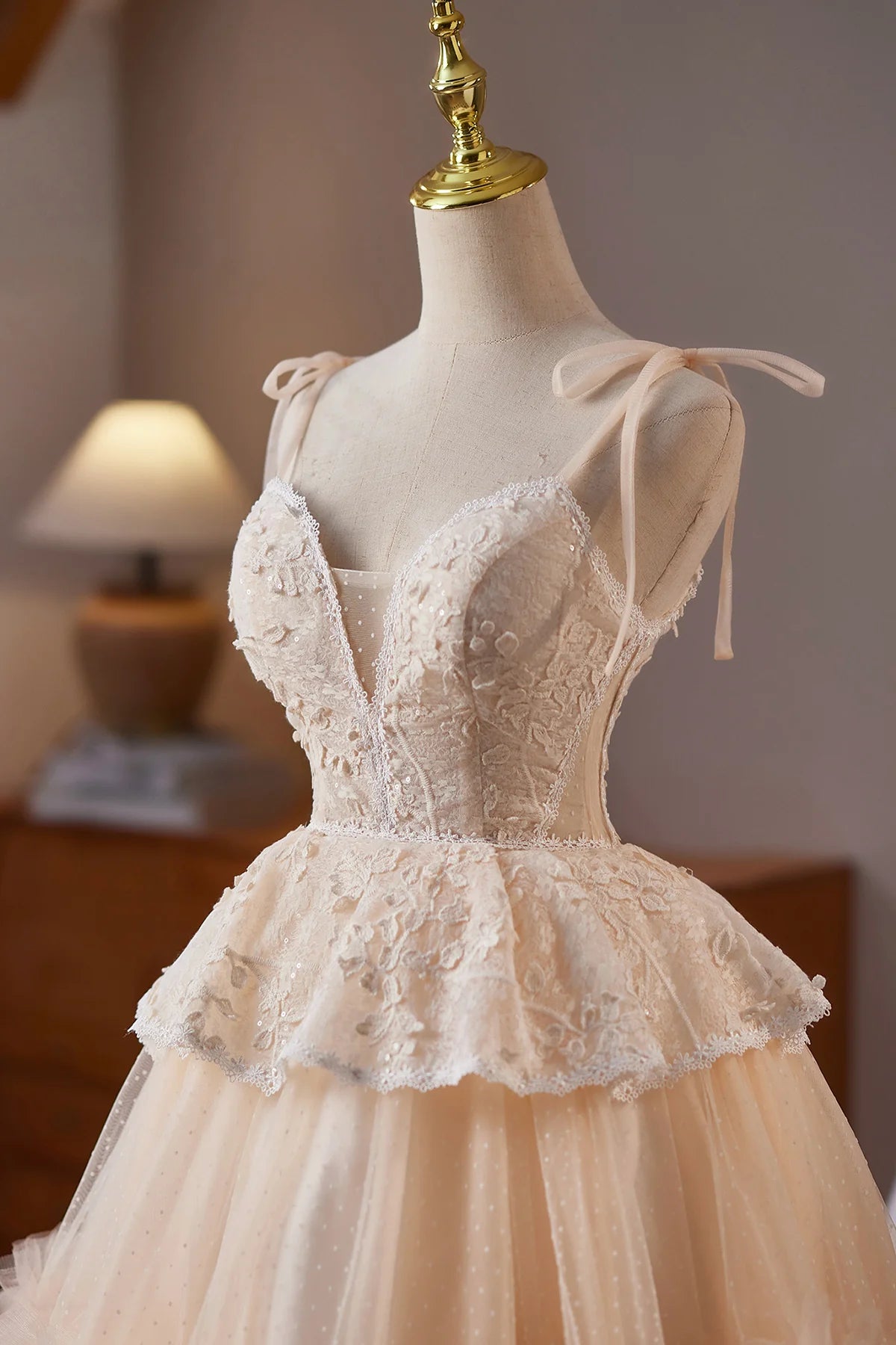 Champagne Tulle Lace Short Prom Dress Knee length Lovely A-Line Party Dress