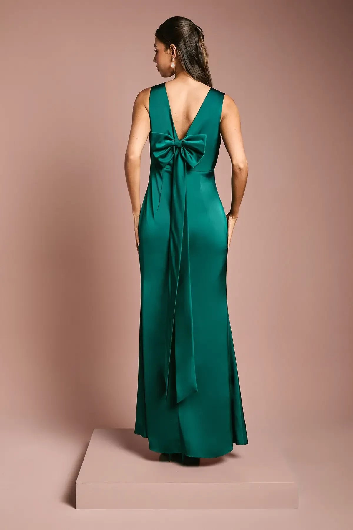 Charming Sheath V Neck Sleeveless Bow Back Floor Length Bridesmaid Dress