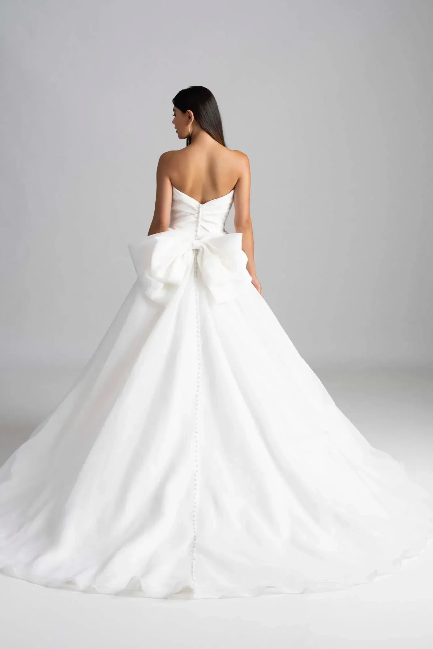 Chic Strapless Ball Gown Sleeveless Bow Back Floor Length Wedding Dress