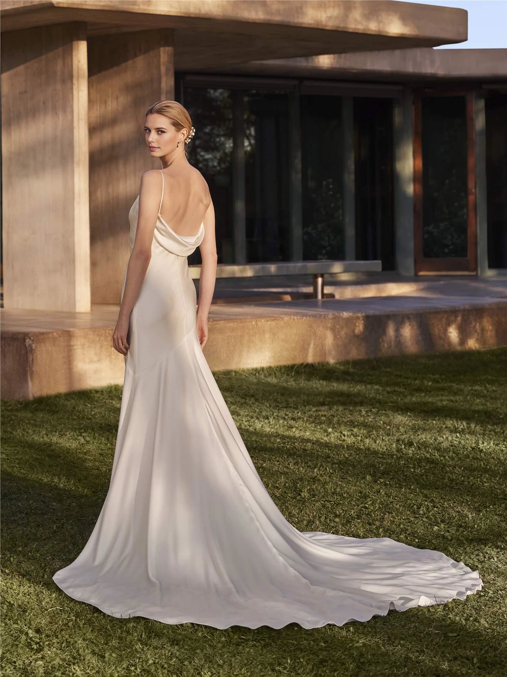 Chic Trumpet Cowl Neck Spaghetti Strap Cowl Back Floor Length Wedding Dress