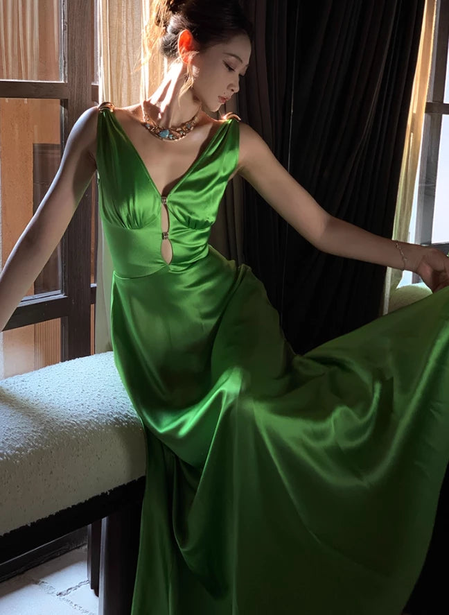 Classic Green A Line V Neck Satin Floor length Sleeveless Wedding Dress Prom Dress Cocktail Dress Homecoming Dress Evening Dress Party Dress