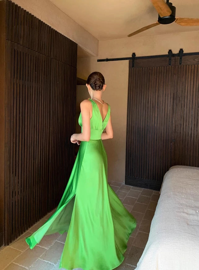 Classic Green A Line V Neck Satin Floor length Sleeveless Wedding Dress Prom Dress Cocktail Dress Homecoming Dress Evening Dress Party Dress