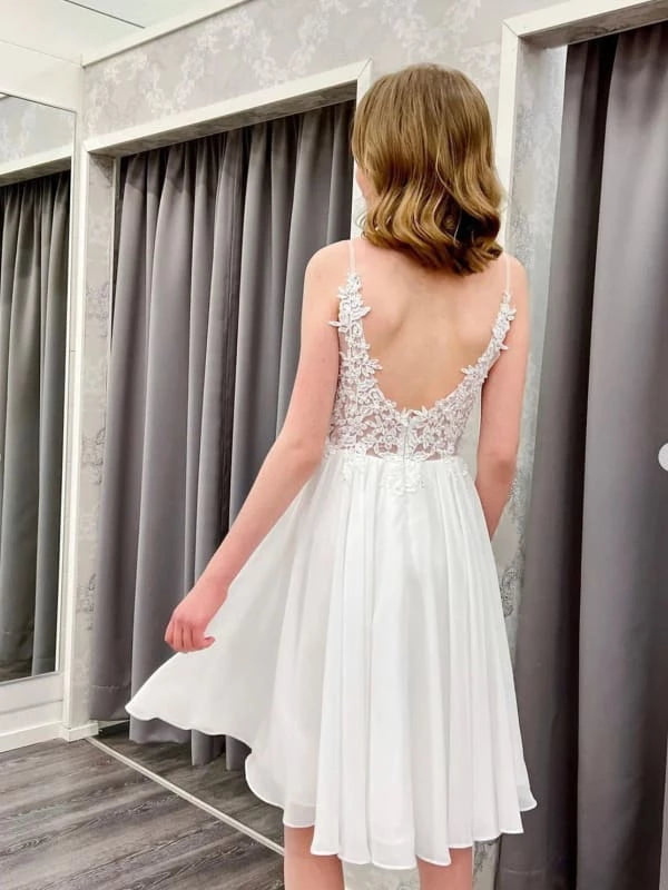Cute Open Back V Neck White Lace Short Prom Dresses Short White Formal Graduation Evening Dresses Party Dresses Homecoming Dresses