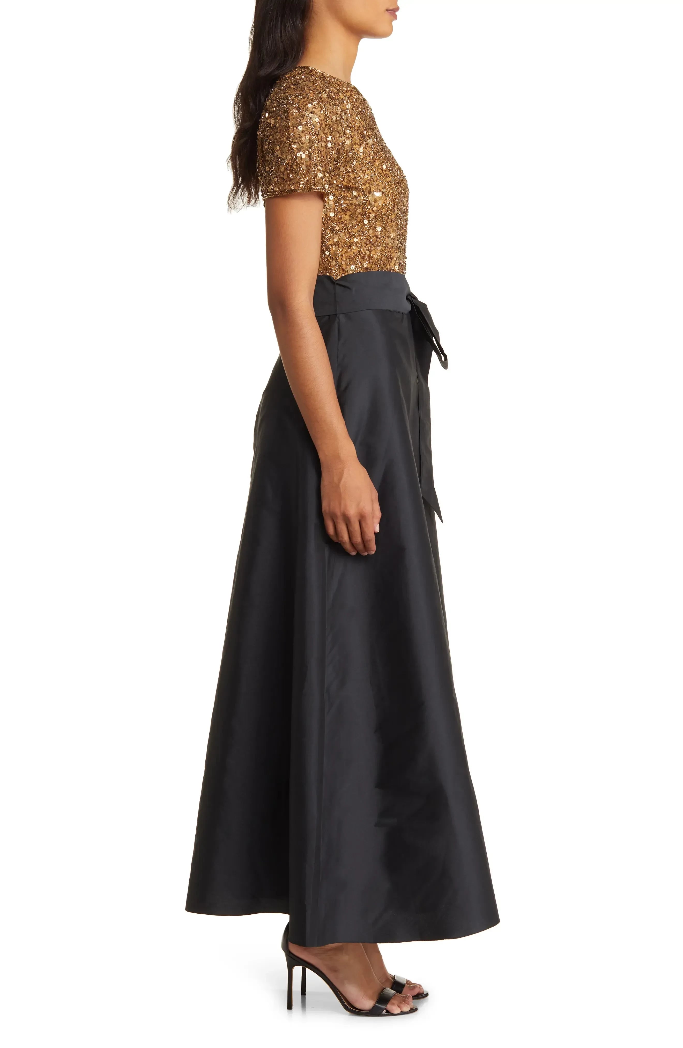 Dazzling A Line Jewel Neck Short Sleeve Zipper Back Floor Length Evening Dress
