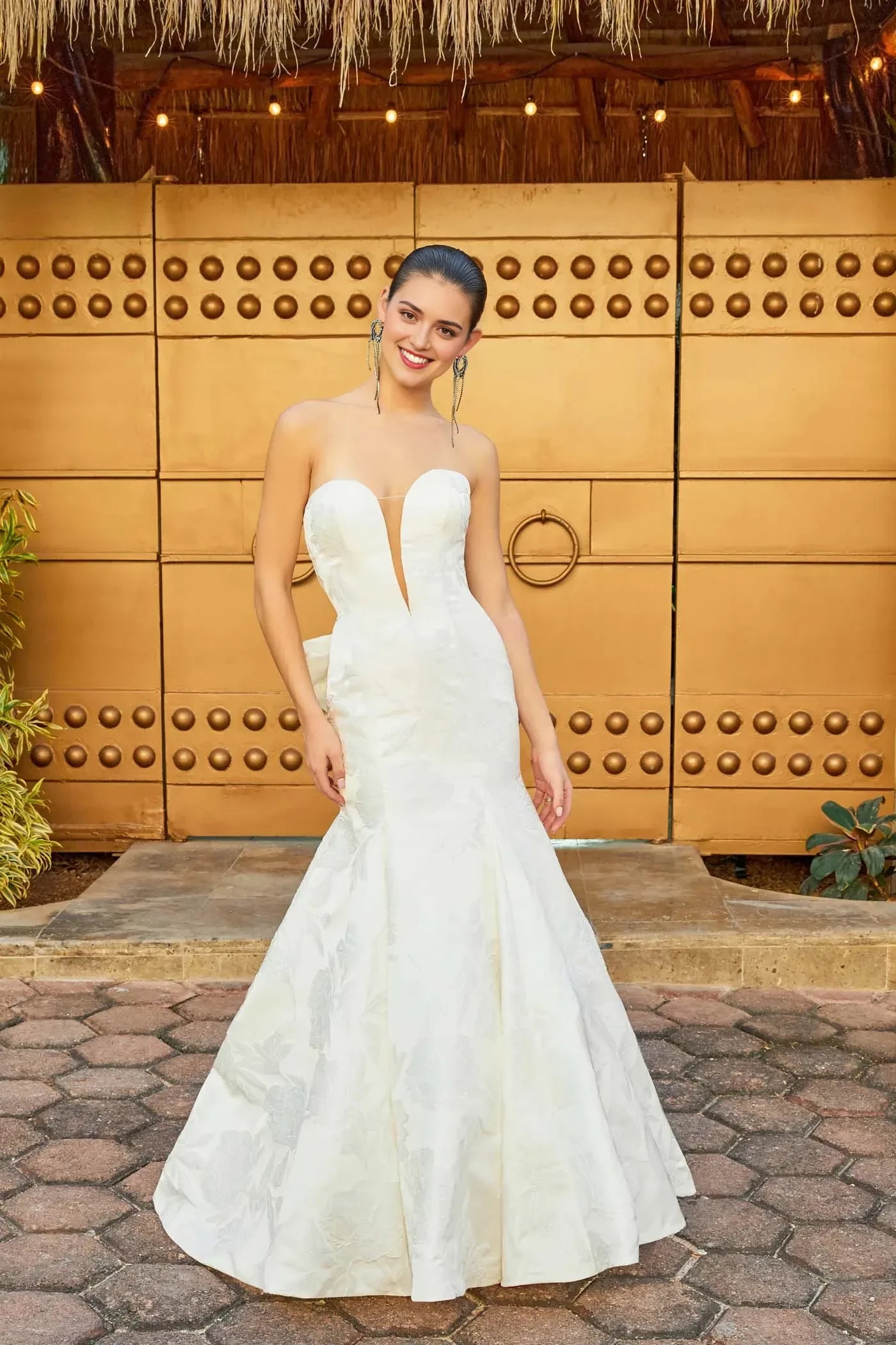Dazzling Trumpet Sweetheart Neckline Sleeveless Bow Back Floor Length Wedding Dress