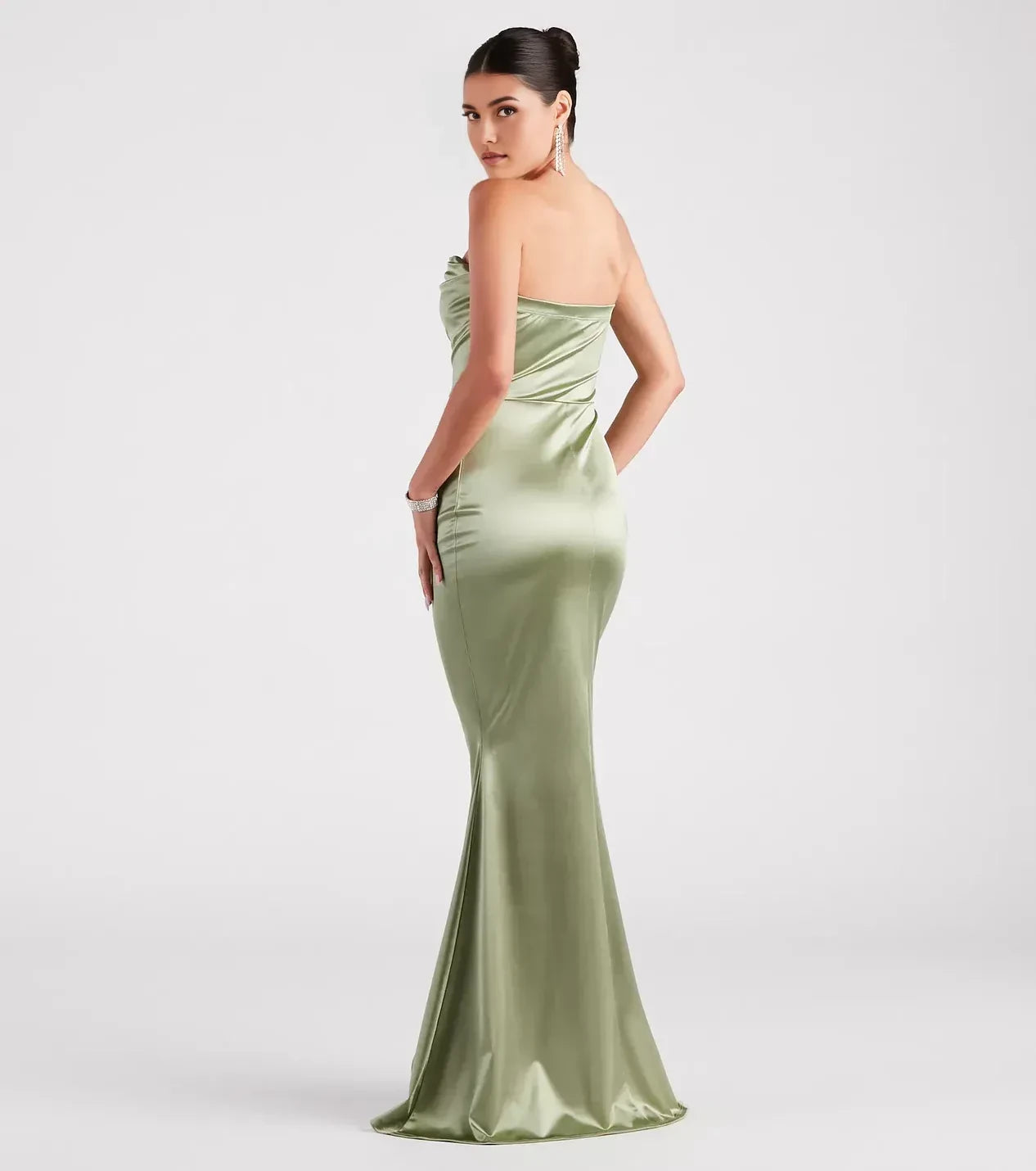Dramatic Mermaid Strapless Sleeveless Ruched Front Floor Length Prom Dress