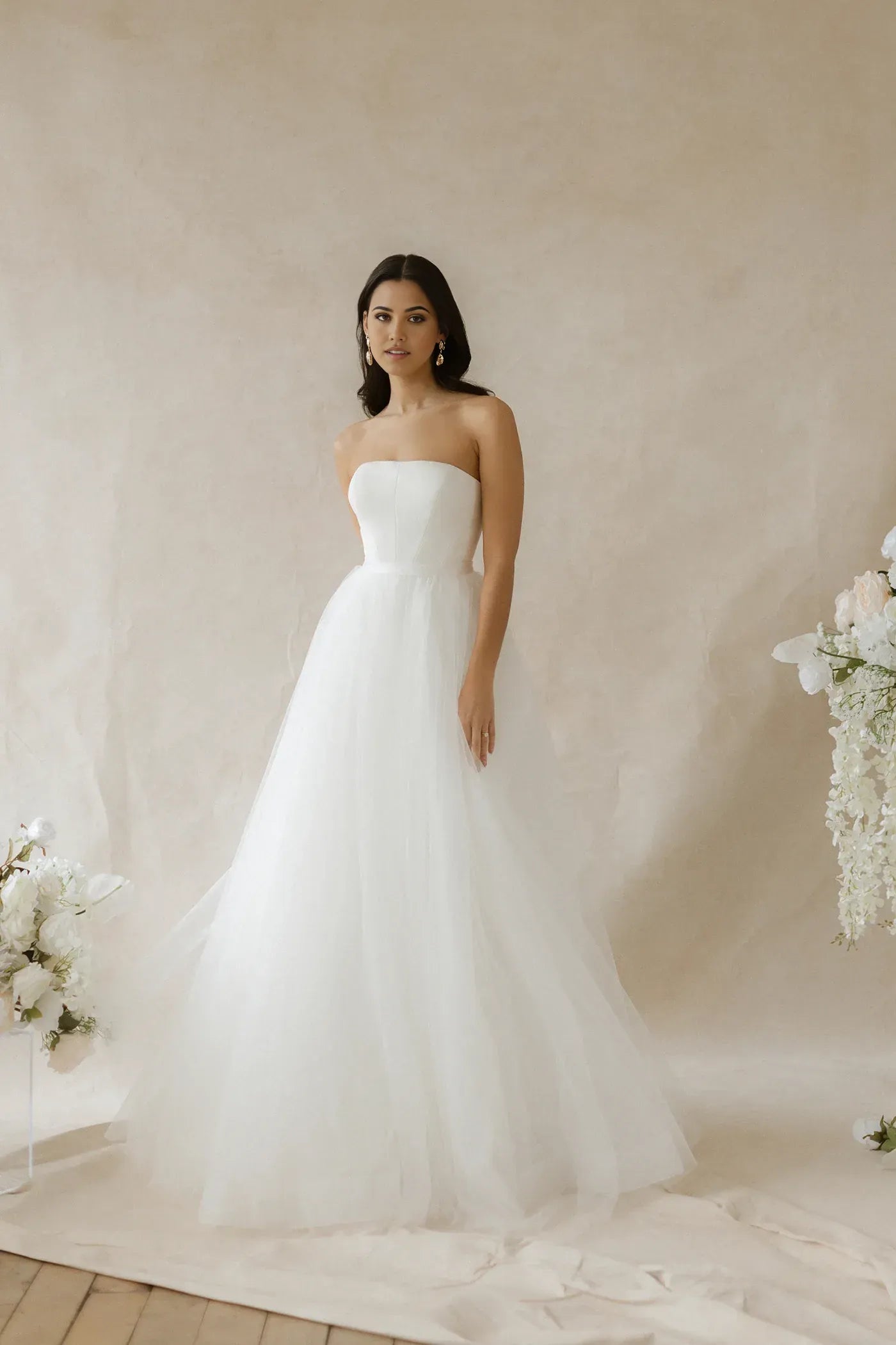 Dreamy Strapless Ball Gown Sleeveless Zip Back Floor Length Wedding Dress