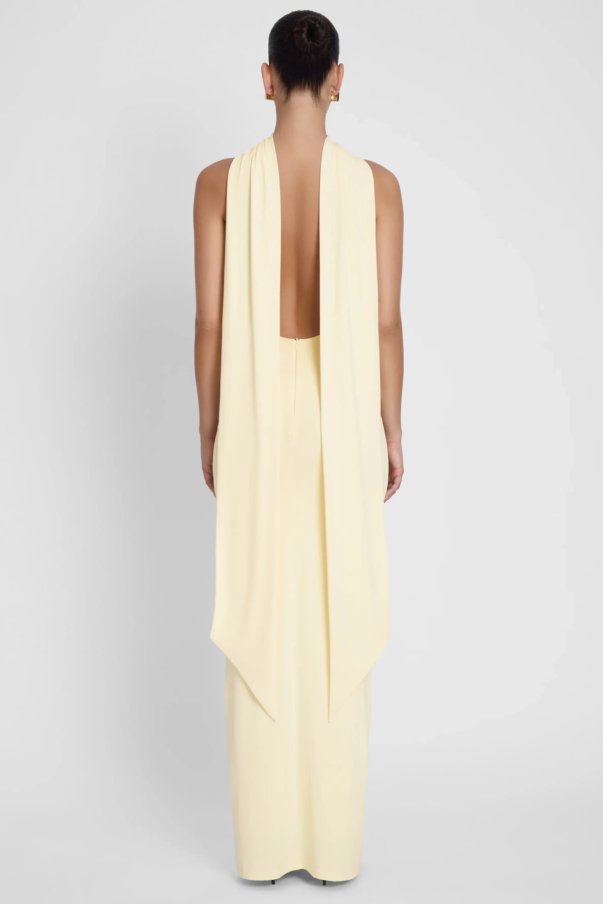 Elegant Sheath Halter Neck Sleeveless Draped Back Floor Length Prom Dress