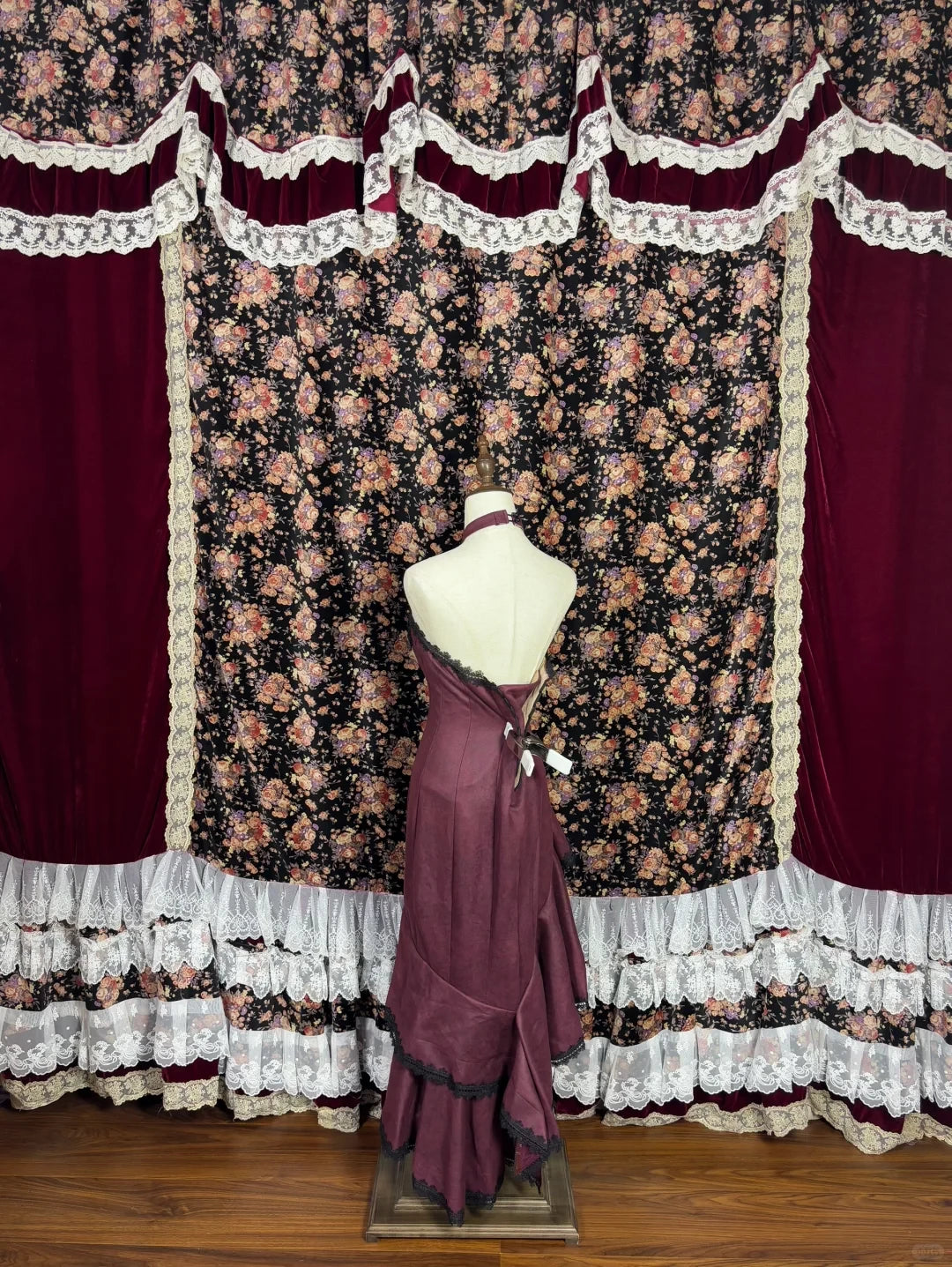 Elegant Burgundy Sequin Embroidery Sleeveless Halter-neck Prom Dress Party Dress Cocktail Dress Homecoming Dress Evening Dress