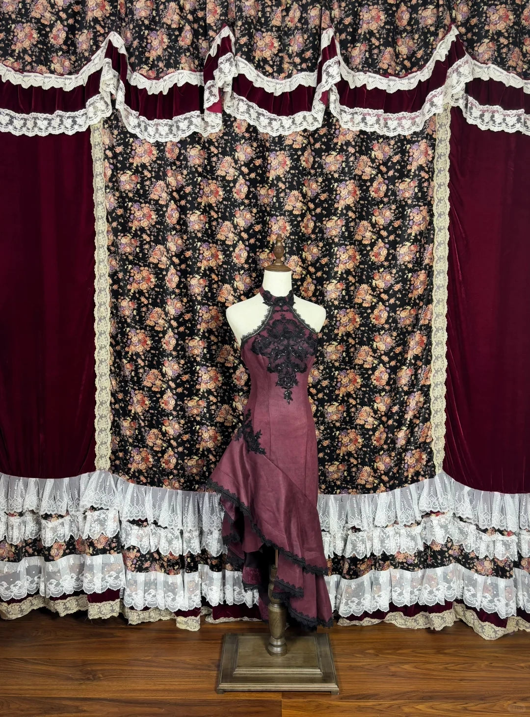 Elegant Burgundy Sequin Embroidery Sleeveless Halter-neck Prom Dress Party Dress Cocktail Dress Homecoming Dress Evening Dress