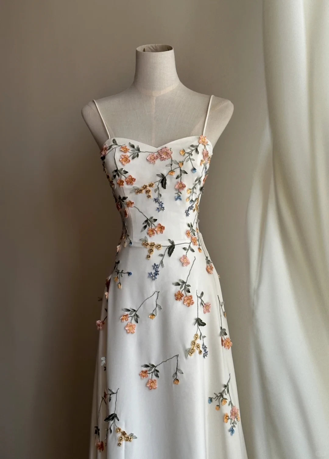 Elegant Floral A Line Spaghetti Strap White Satin Floor length Sleeveless Off-the-shoulder Prom Dress Cocktail Dress Homecoming Dress Evening Dress