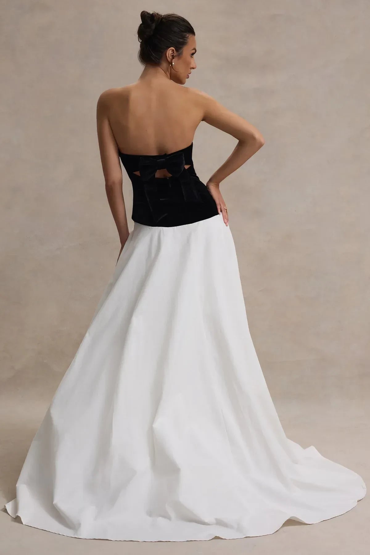 Glamorous Ball Gown Sweetheart Neck Sleeveless Bow Back Floor Length Evening Dress