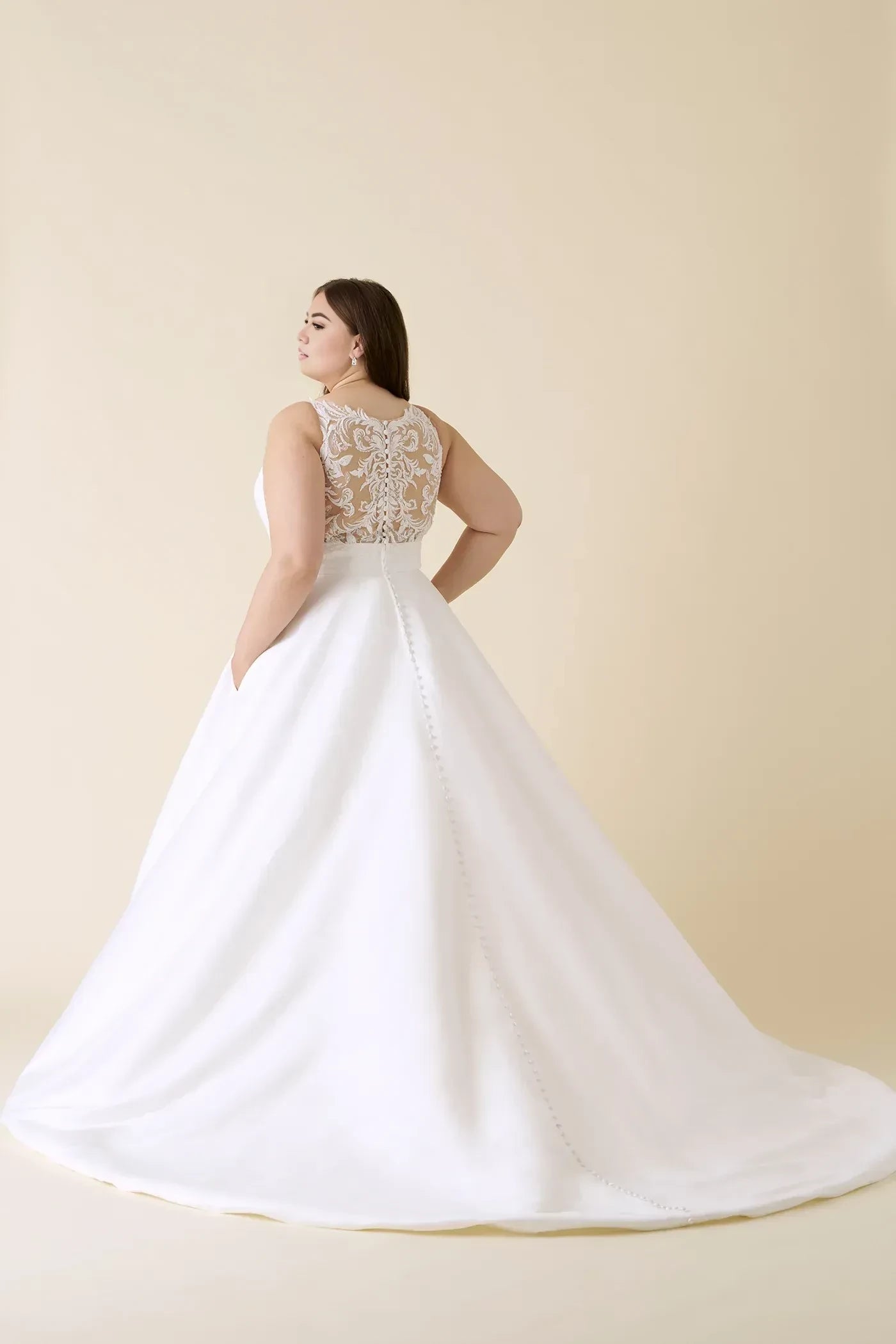 Graceful Plus Size Ball Gown Boat Neck Sleeveless Lace Back Floor Length Wedding Dress