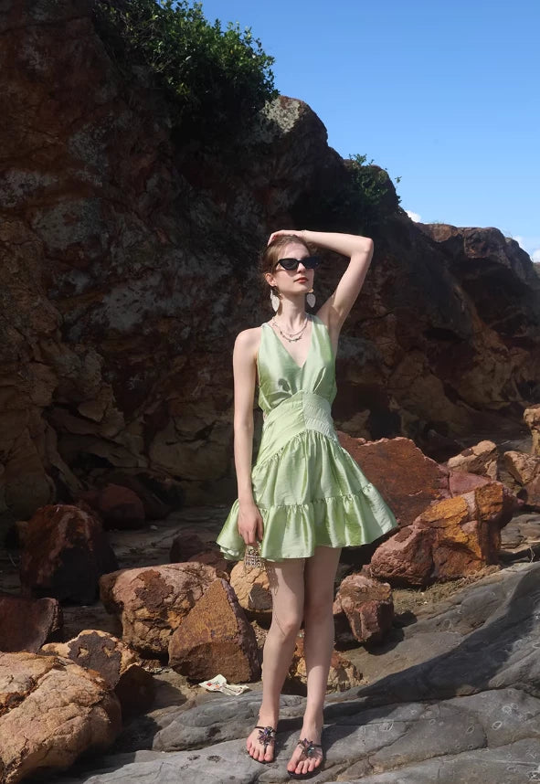 Green A Line V Neck Satin Open Back Sleeveless Off-the-shoulder Short Prom Dress Cocktail Dress Homecoming Dress Evening Dress Party Dress