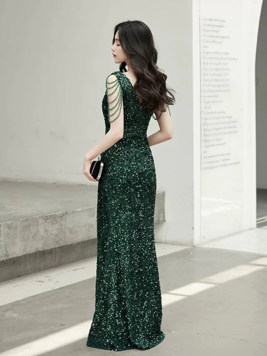Green Floor Length Sequins Prom Dress V-Neck Evening Party Dress