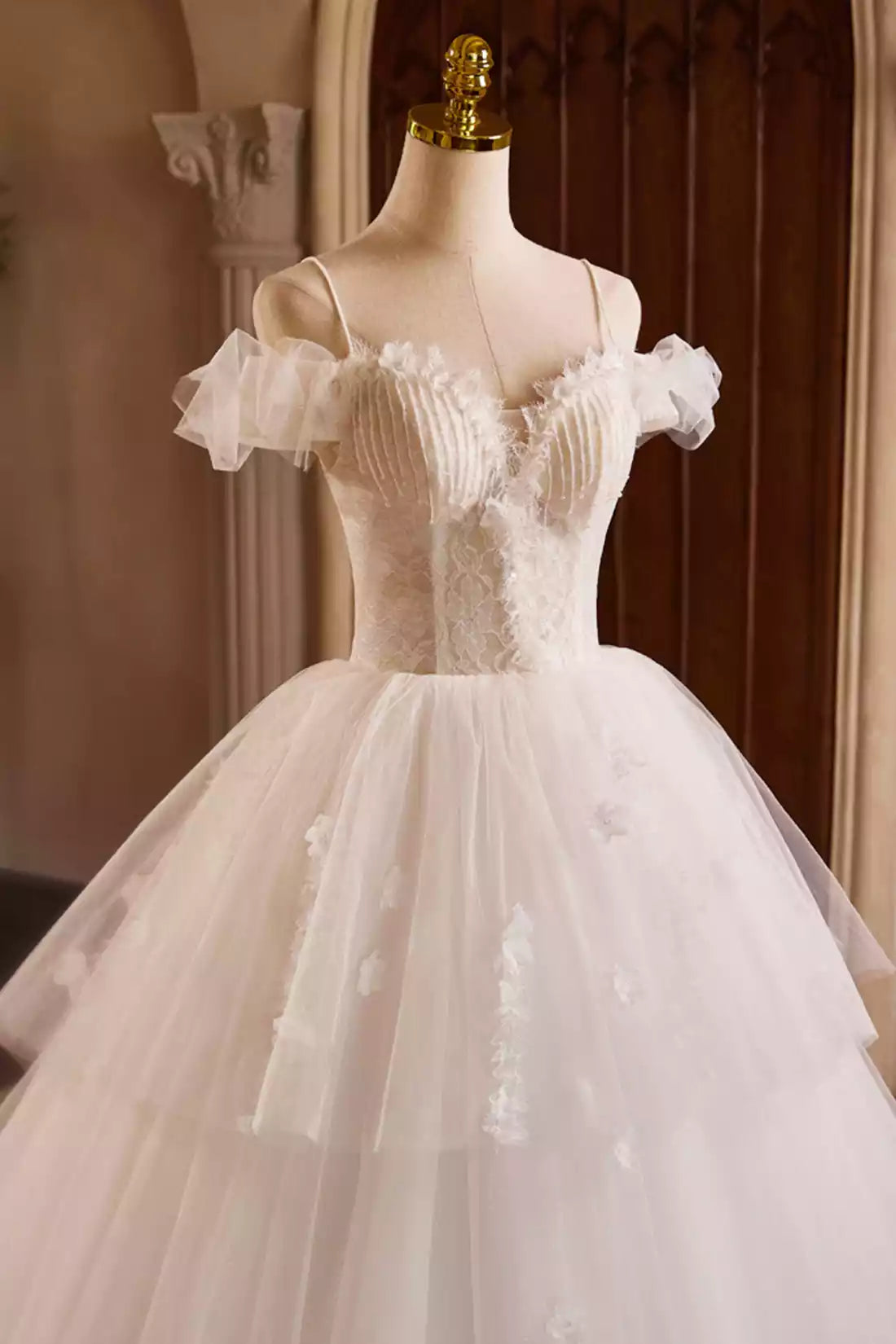 Light Champagne Floor Length A-Line Spaghetti Strap Lace Beaded Party Dress Formal Evening Dress