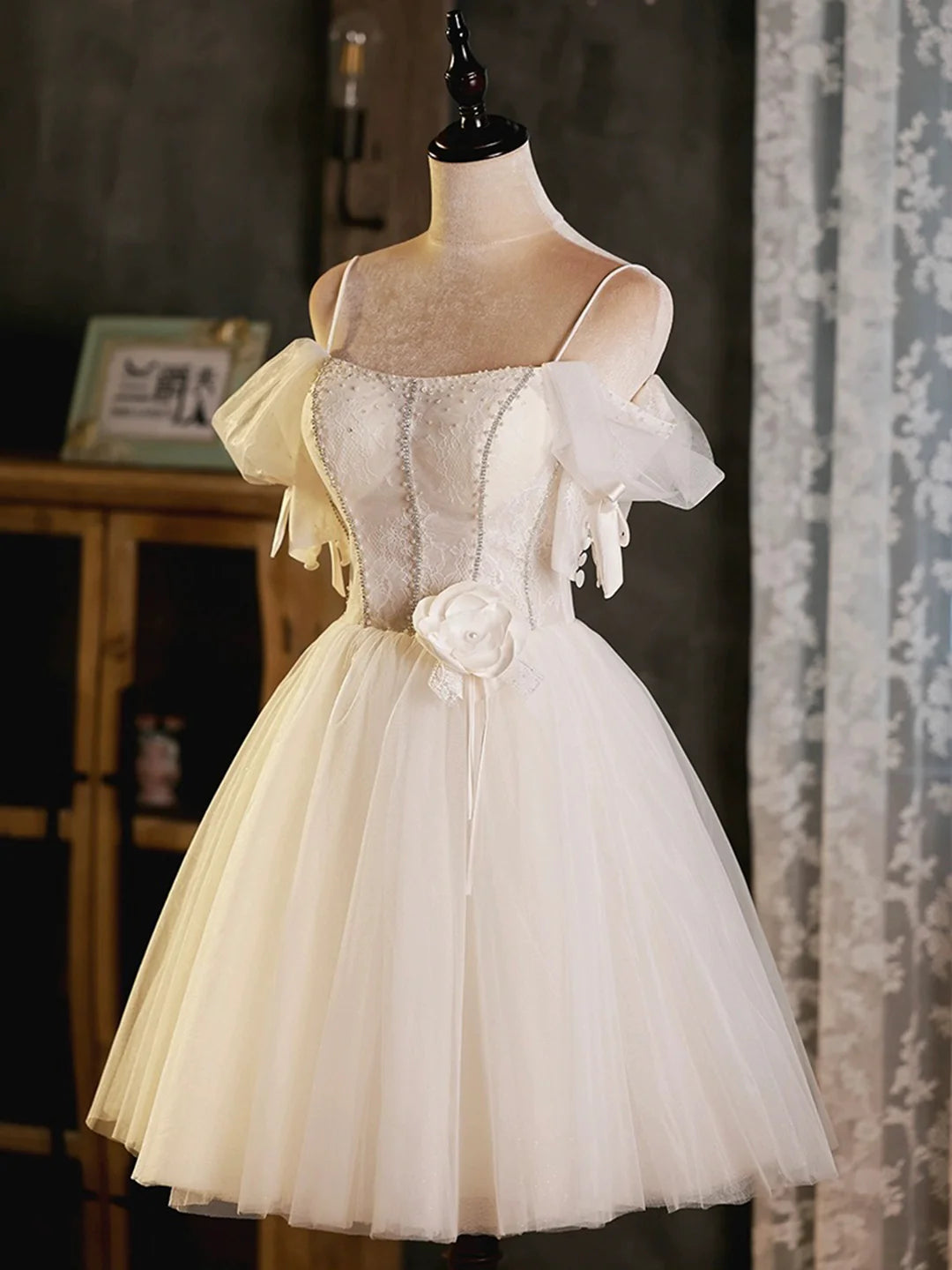 Light Champagne Spaghetti Strap Tulle Party Dress Knee length Beautiful A-Line Evening Prom Dress Homecoming Dresses