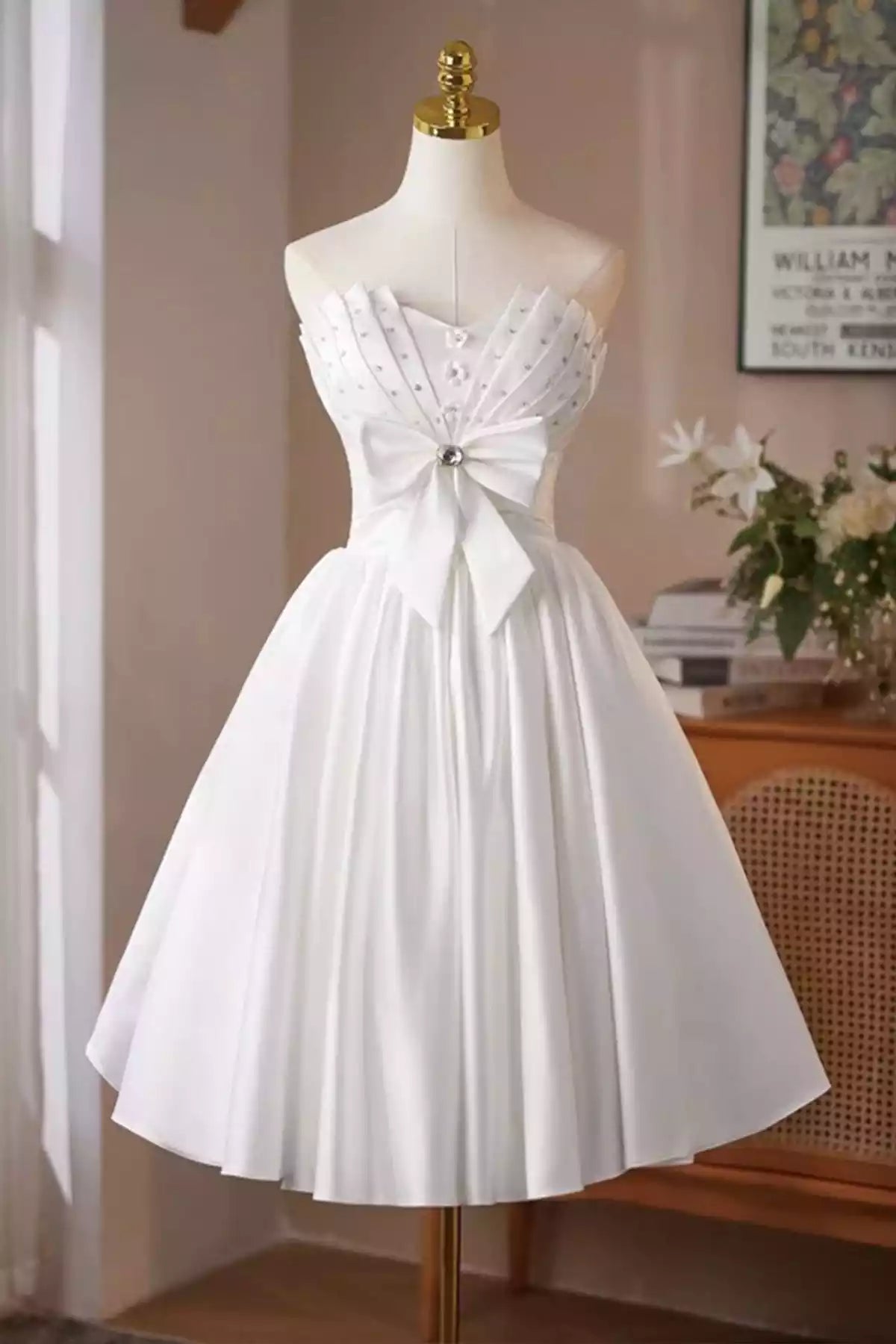 Lovely A-Line Strapless White Satin Short Prom Dress Party Dress with Corset