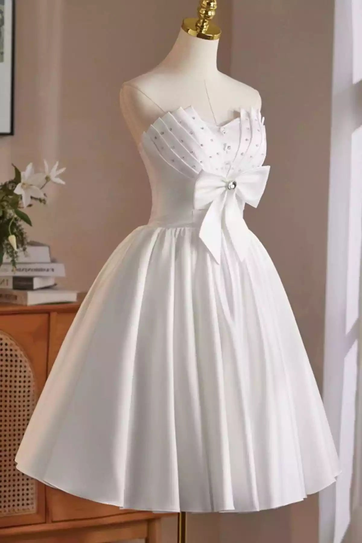 Lovely A-Line Strapless White Satin Short Prom Dress Party Dress with Corset