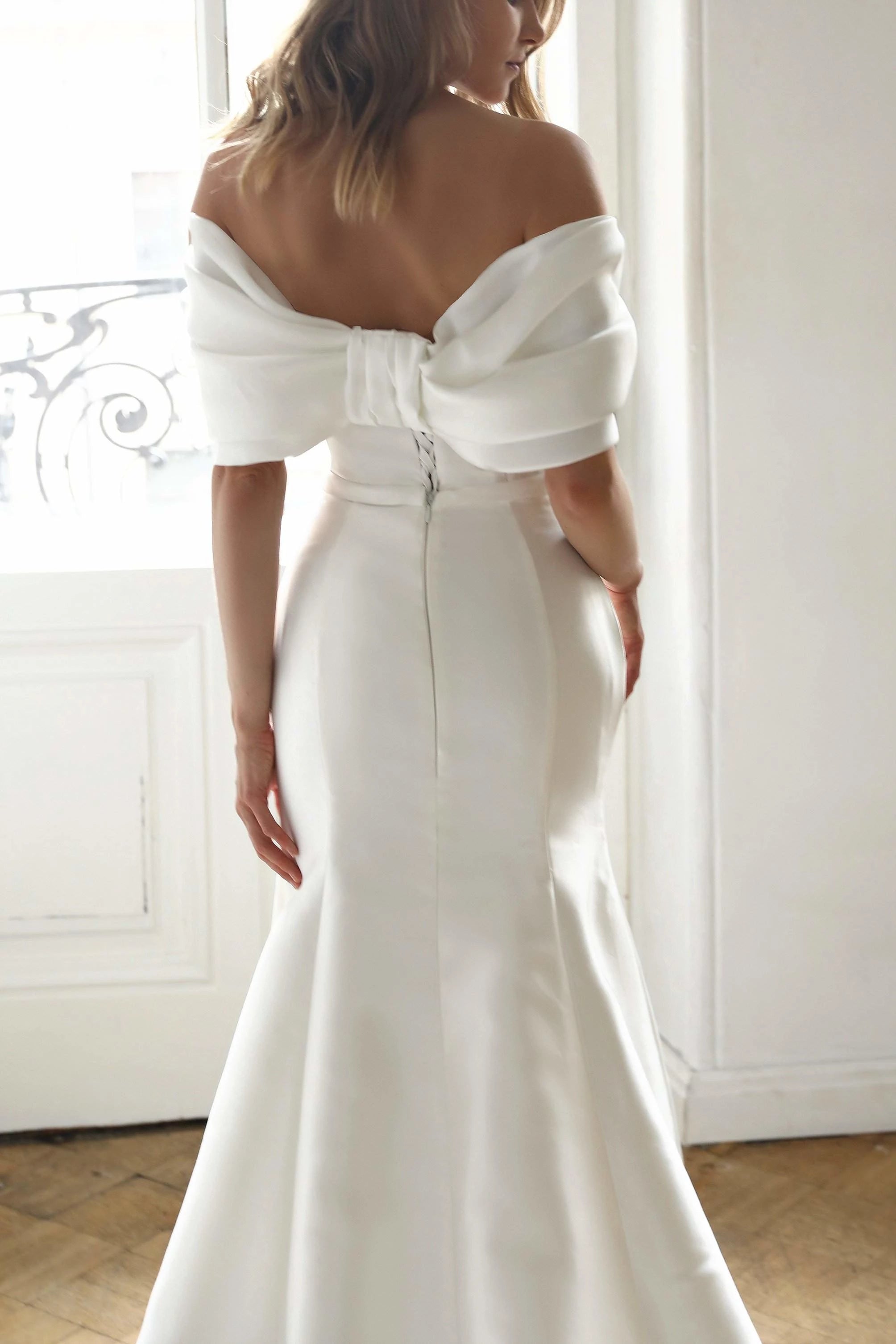 Luxurious Mermaid Off The Shoulder Short Sleeve Lace Up Back Floor Length Wedding Dress