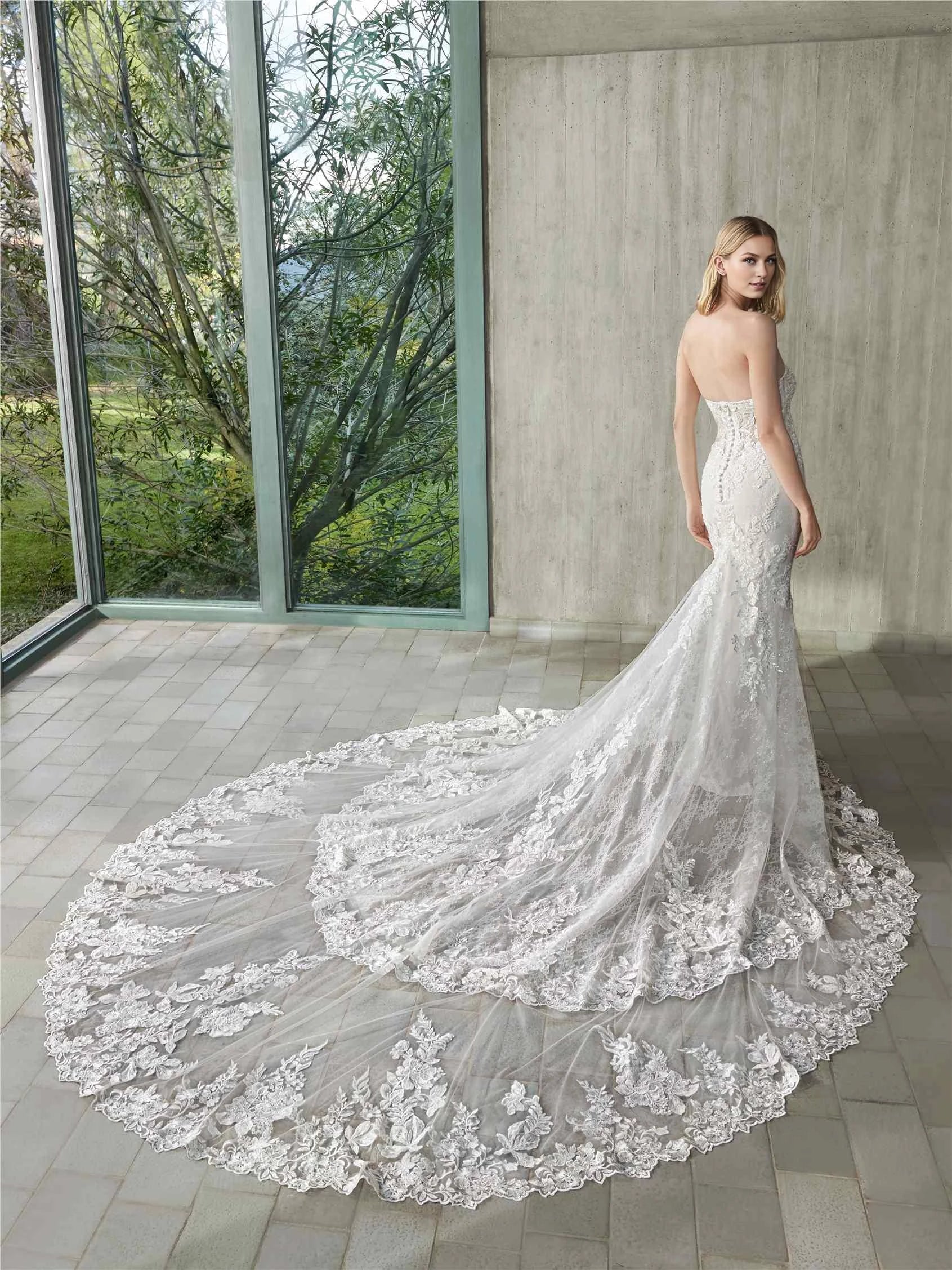 Luxurious Mermaid Strapless Sleeveless Lace Up Back Floor Length Wedding Dress
