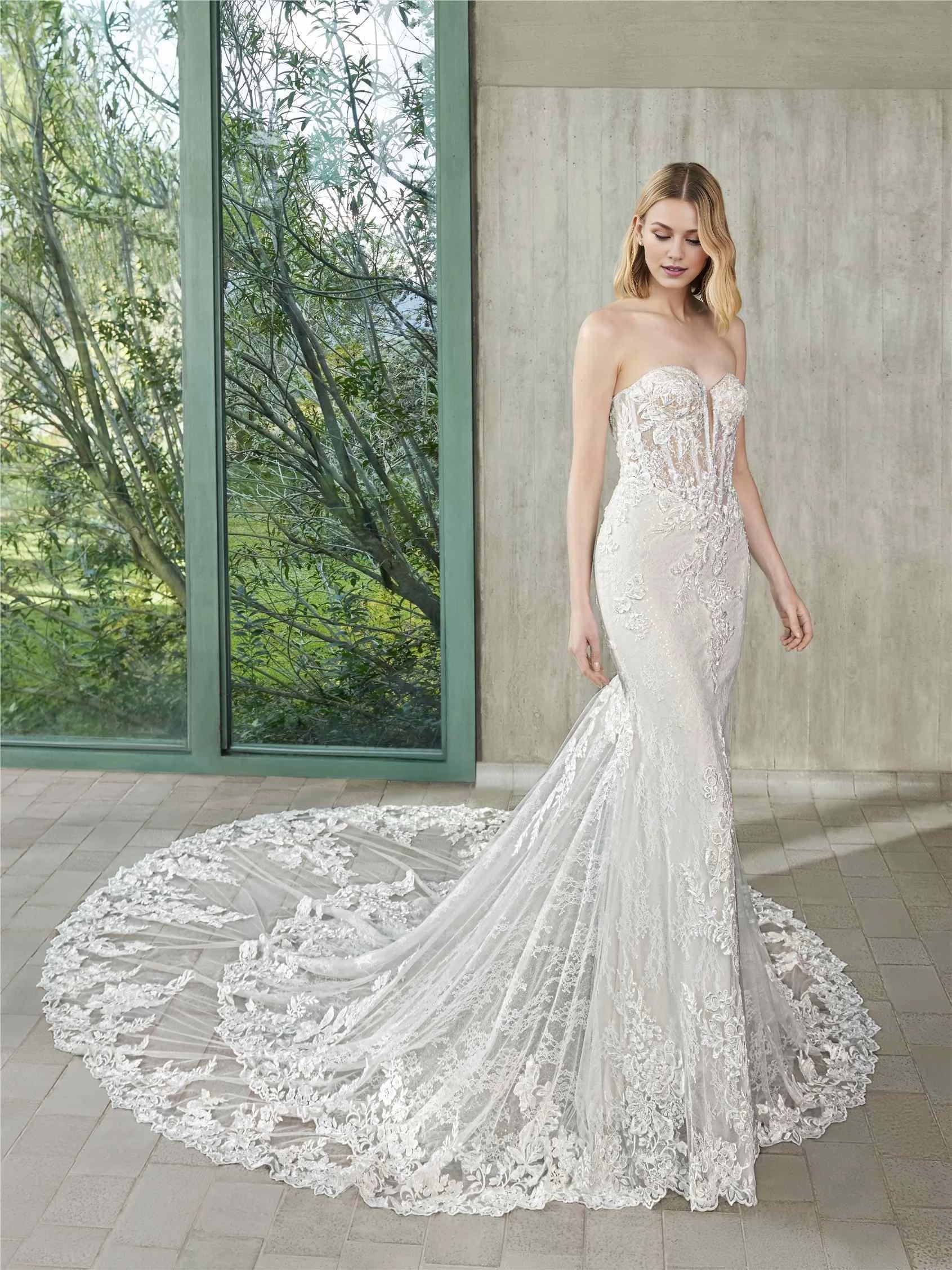 Luxurious Mermaid Strapless Sleeveless Lace Up Back Floor Length Wedding Dress