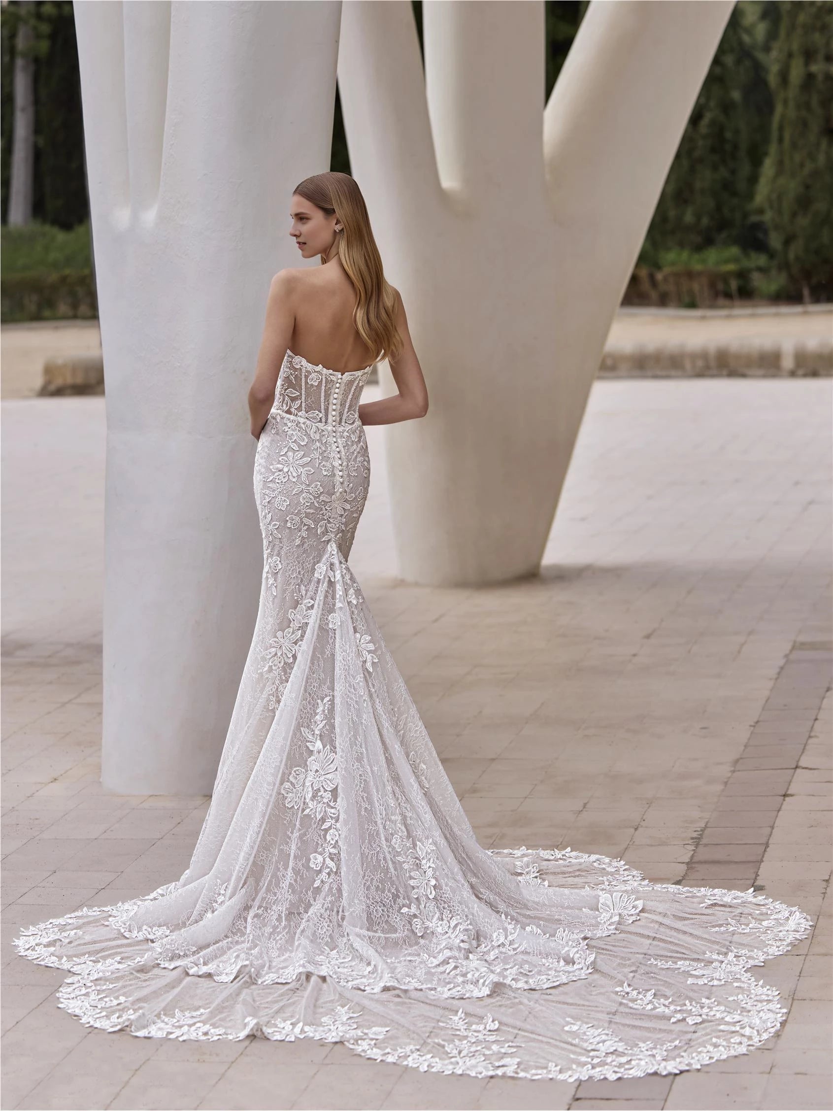 Luxurious Trumpet Strapless Sleeveless Button Back Floor Length Wedding Dress
