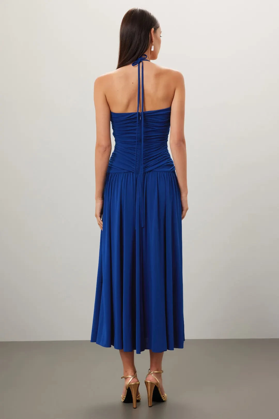 Romantic A Line Halter Neck Sleeveless Ruched Tie Back Midi Length Plus Size Prom Dress