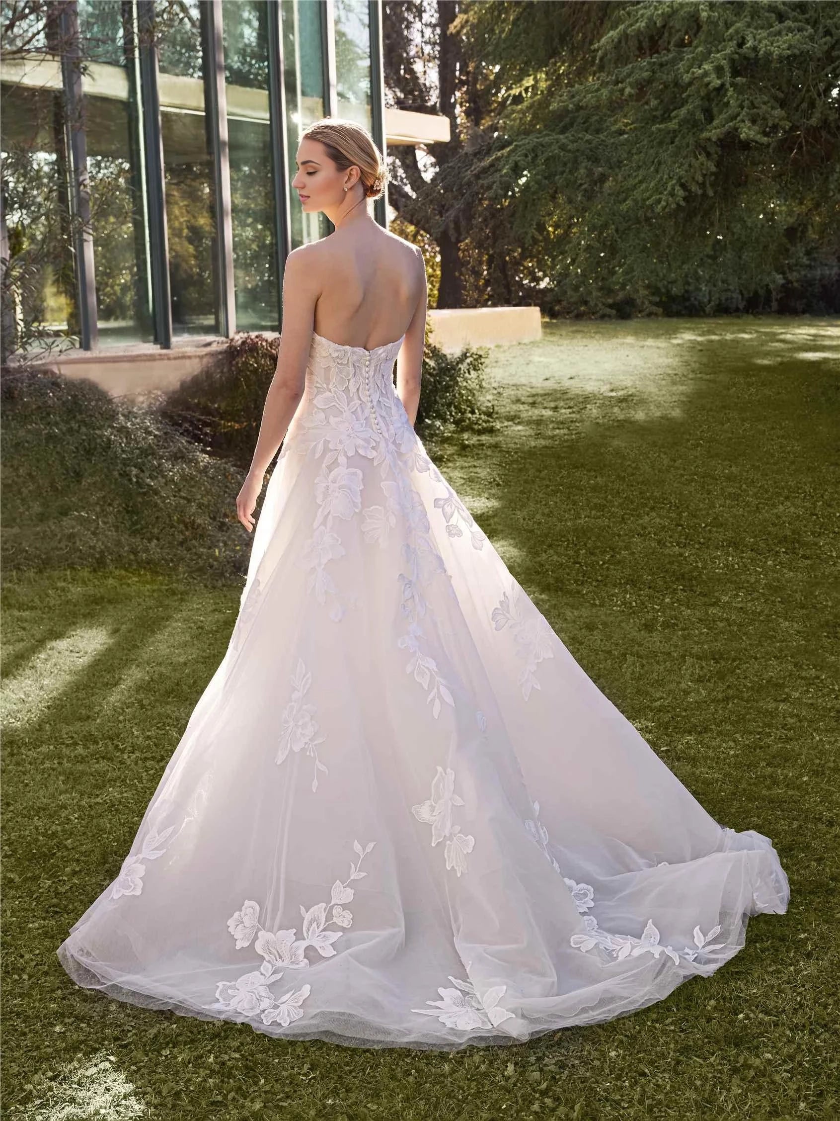 Romantic A Line Sweetheart Sleeveless Lace Up Back Floor Length Wedding Dress