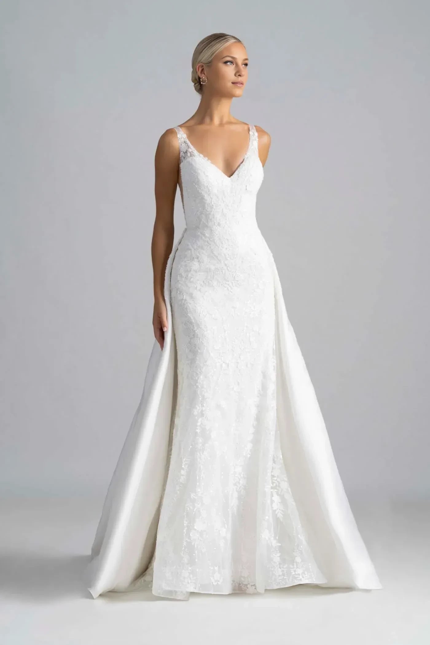 Romantic Trumpet Plunging V Neck Sleeveless Lace Back Floor Length Wedding Dress